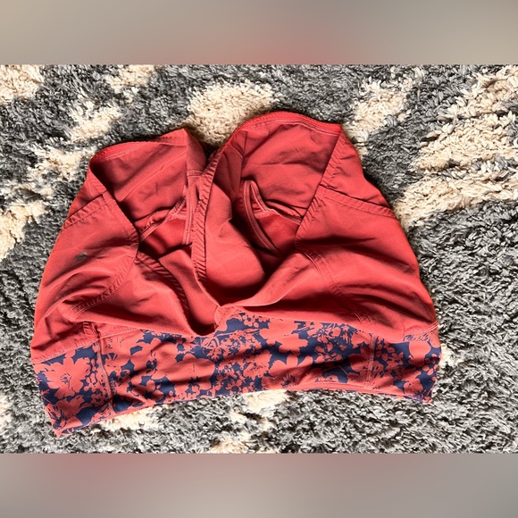 Lululemon size 6 dance shorts excellent condition - Picture 2 of 5